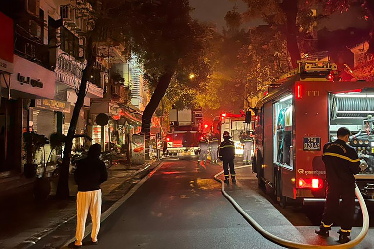 Từ vụ cháy ở phố Hàng Lược khiến 4 người tử vong: Chuyên gia PCCC điểm danh những thói quen giúp phòng ngừa hỏa hoạn trong đêm - Ảnh 2