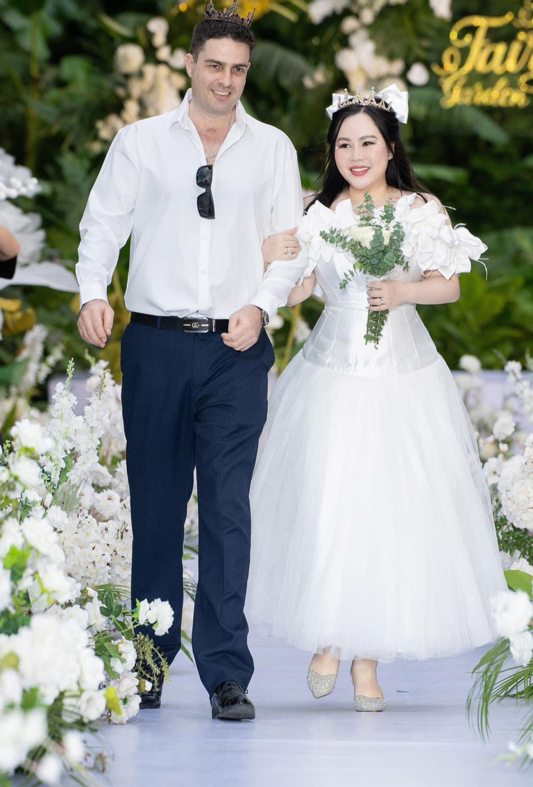 'Nữ diễn viên lùn nhất showbiz Việt' bất ngờ thông báo ly hôn với chồng Tây sau 7 năm gắn bó - Ảnh 2
