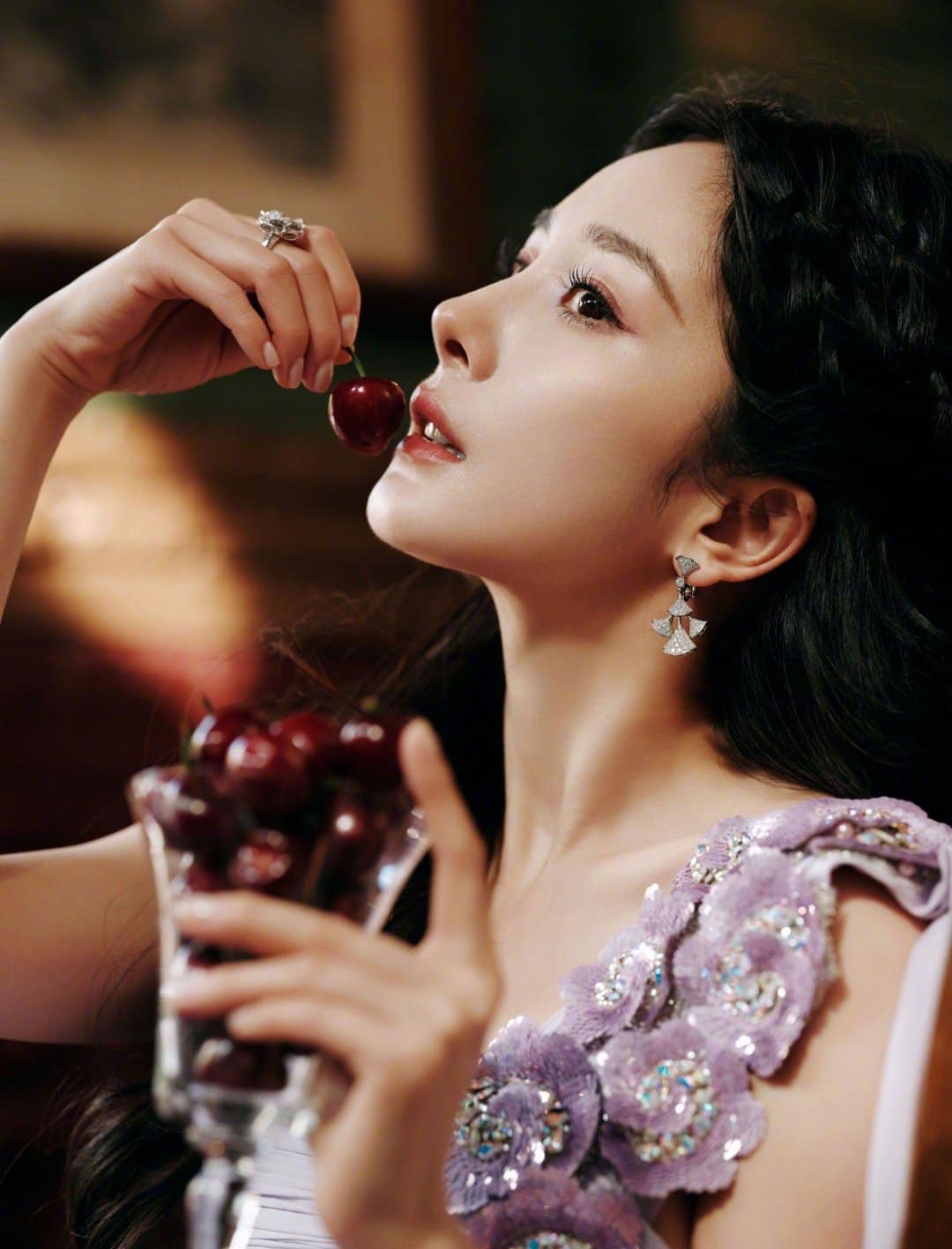 Khoe bờ môi căng mọng, Dương Mịch bị tố bắt chước phong cách 'huyền thoại' của Song Hye Kyo - Ảnh 2
