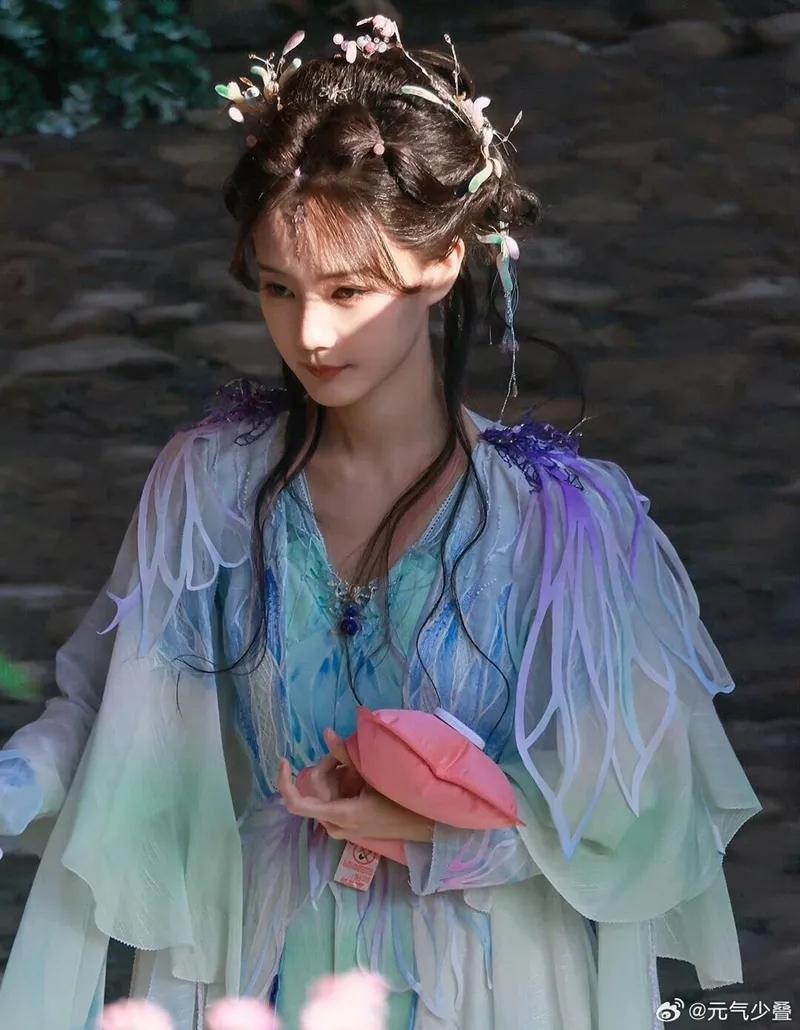 'Chị gái' Bạch Lộc gây sốt với nhan sắc xinh đẹp mỹ miều trên phim trường Hồ Yêu Tiểu Hồng Nương phần Vương Quyền - Ảnh 2