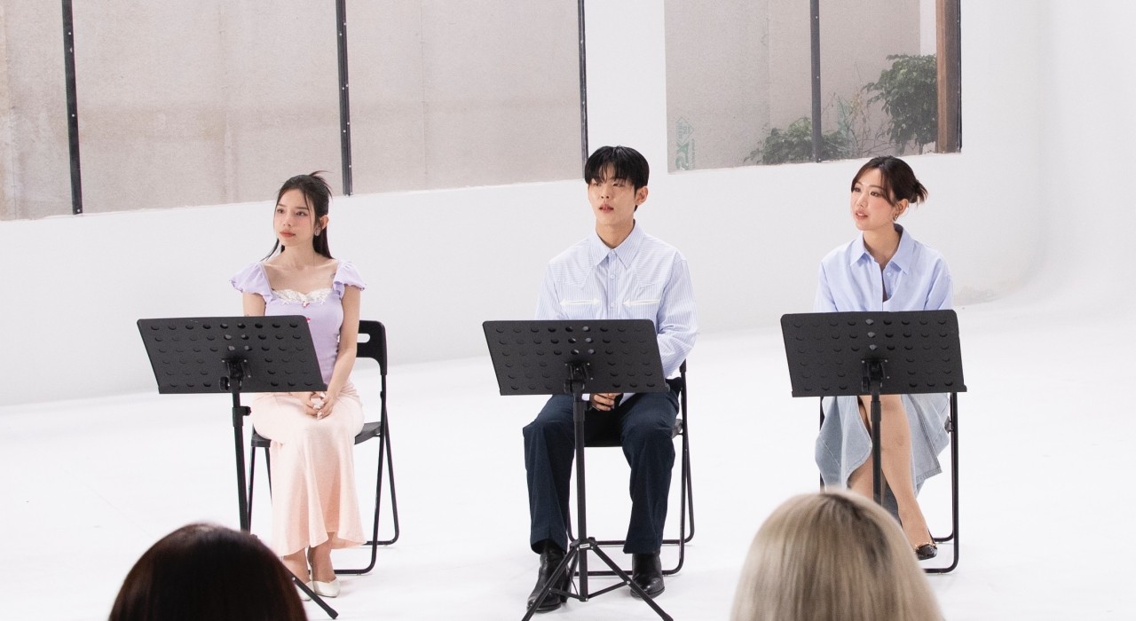 Được gọi là 'Quái vật nhạc số' ngôi sao Hàn Quốc đã đến Việt Nam hát cùng hai nữ ca sĩ Min và Lyly  - Ảnh 5