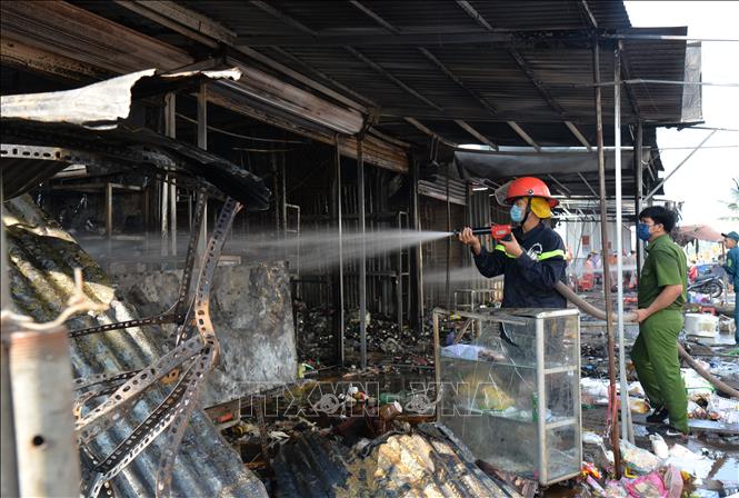 Đồng Tháp: Cháy chợ Bình Thành, thiệt hại nhiều tỷ đồng - Ảnh 1