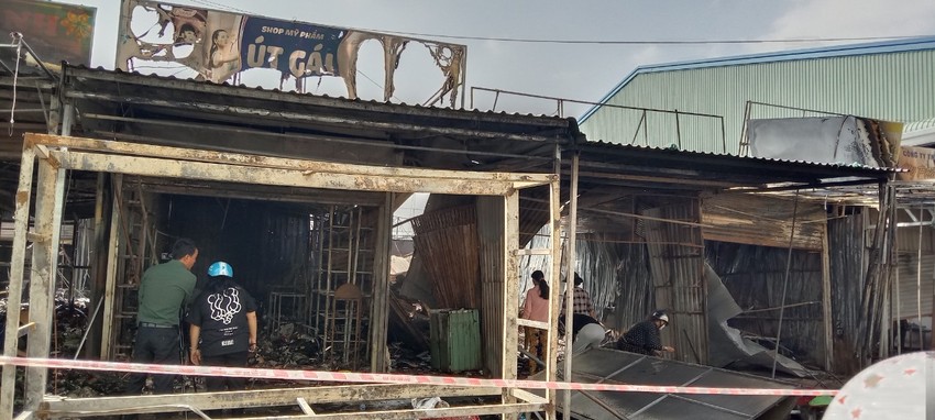 Đồng Tháp: Cháy chợ Bình Thành, thiệt hại nhiều tỷ đồng - Ảnh 4