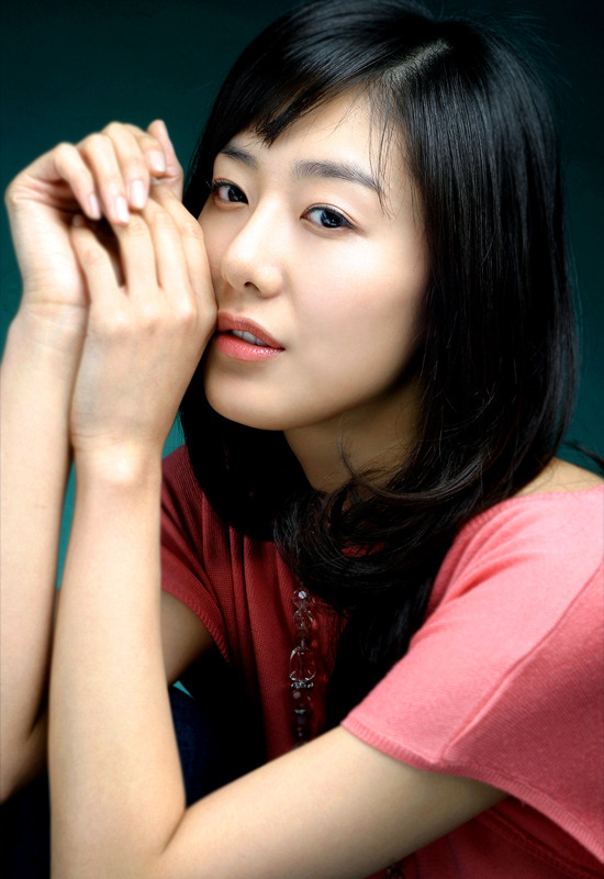 Nữ chính 'Vinh Quang Gia Tộc' đóng vai phụ trong phim của Song Hye Kyo mà vẫn chiếm spotlight vì style đẳng cấp - Ảnh 3