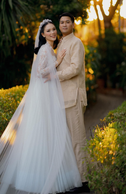 Vợ chồng Hà Tăng công khai tình tứ tại đám cưới Linh Rin và Phillip Nguyễn - Ảnh 2