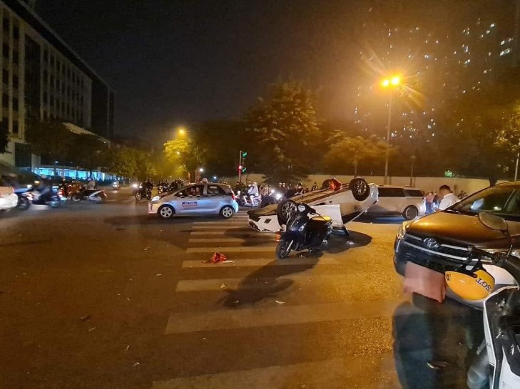 Nguyên nhân ban đầu vụ 'xe điên' Mazda 6 tông liên hoàn nhiều người đang chờ đèn đỏ ở Hà Nội - Ảnh 2