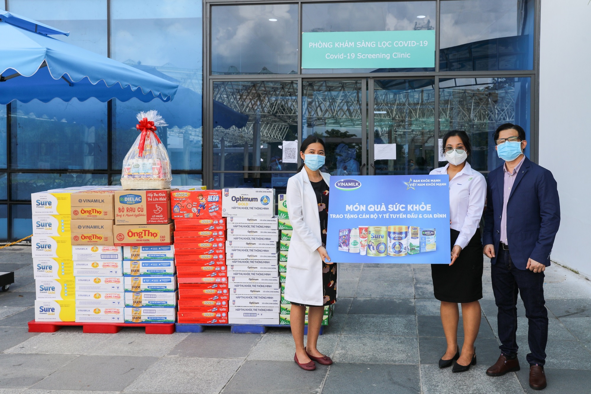 Hàng ngàn món quà dinh dưỡng từ Vinamilk gửi tặng đến với các y bác sĩ, người thân trong ngày Gia đình Việt Nam - Ảnh 2