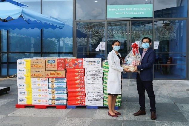 Hàng ngàn món quà dinh dưỡng từ Vinamilk gửi tặng đến với các y bác sĩ, người thân trong ngày Gia đình Việt Nam - Ảnh 5