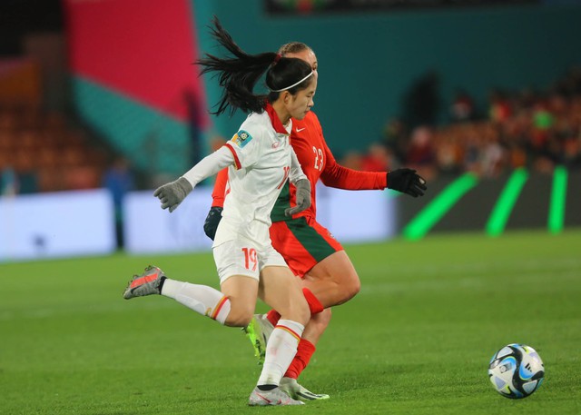 Xúc động hình ảnh đội tuyển nữ Việt Nam thi đấu quả cảm trước ĐT Bồ Đào Nha - Ảnh 6