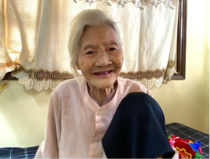 Cụ bà 100 tuổi nhớ vanh vách tên 12 đứa cháu và 20 chắt trong nhà - Ảnh 1