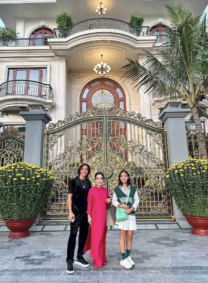 Con gái duy nhất của Việt Hương: Sống ở biệt phủ hoành tráng như cung điện, thừa hưởng gen trội từ bố  - Ảnh 4