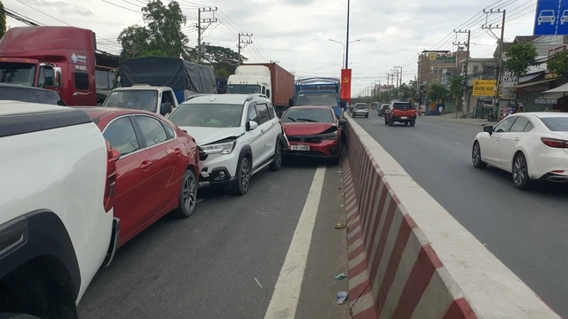 Hà Nội: Tai nạn giao thông nghiêm trọng, 2 người qua đời trong cùng ngày - Ảnh 2