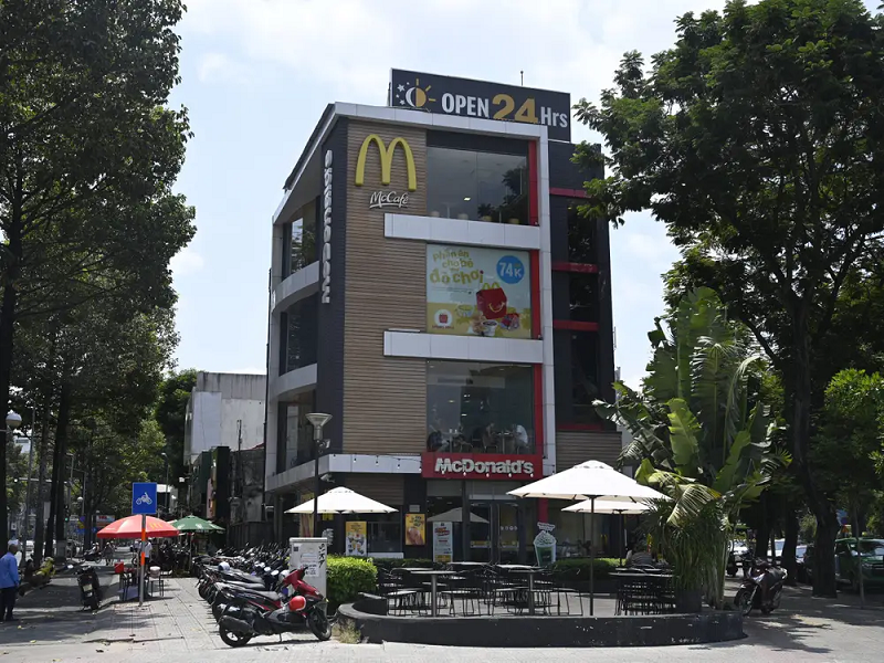Hệ thống thức ăn nhanh McDonald ở Việt Nam có gì lạ? - Ảnh 1