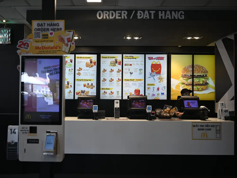 Hệ thống thức ăn nhanh McDonald ở Việt Nam có gì lạ? - Ảnh 2