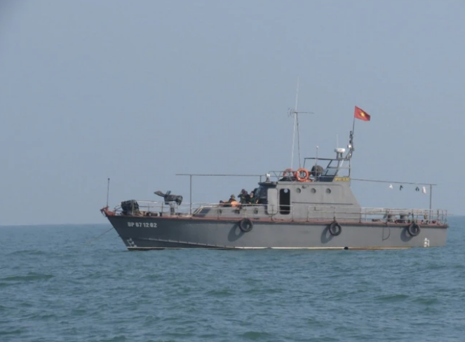 4 tàu cá Quảng Bình gặp nạn trên biển: 1 ngư dân tử vong, nhiều người đang mất tích - Ảnh 1