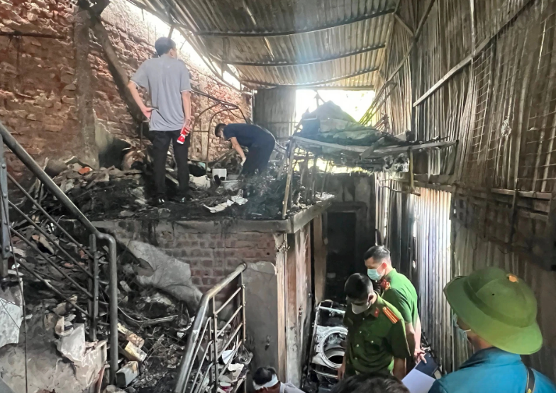 Bàng hoàng phát hiện hai mẹ con tử vong trong ngôi nhà bốc cháy ở Thanh Hóa - Ảnh 3