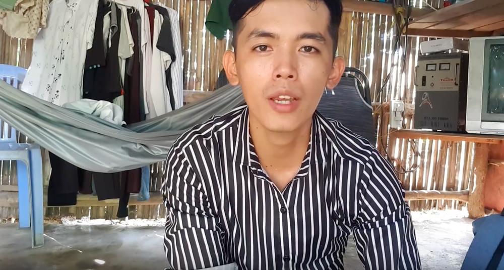 'YouTuber nghèo nhất Việt Nam' từ làm phụ hồ đổi đời nhờ clip đồng quê dân dã triệu view, cuộc sống hiện tại ra sao? - Ảnh 1