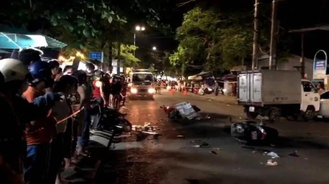 Quảng Ngãi: Xe ô tô 'điên' tông hàng loạt xe máy, nhiều người bị thương nặng - Ảnh 1