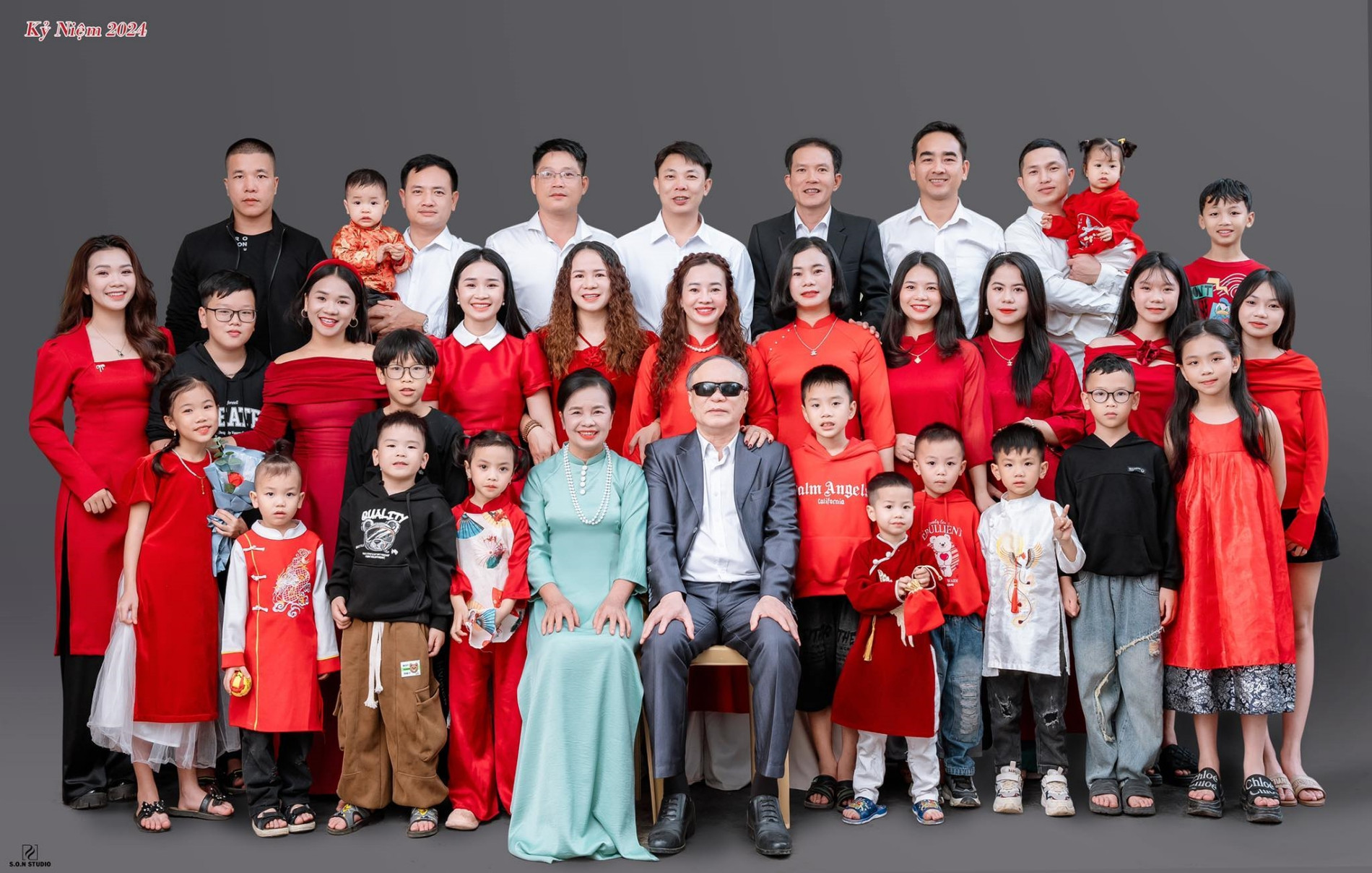 Sinh 7 người con gái, ông bố mù ở Nghệ An được các con xây nhà cho, hưởng 'trái ngọt' ở tuổi U70 - Ảnh 2