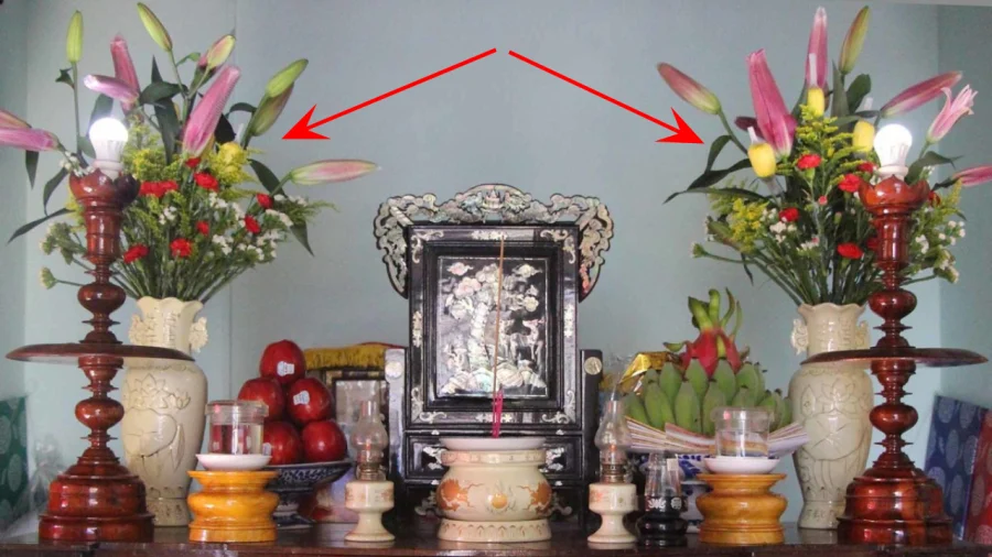 Tại sao khi thắp hương người nhà giàu thường đặt bình hoa bên trái bàn thờ? Biết lý do ai nấy đều tăm tắp làm theo - Ảnh 2