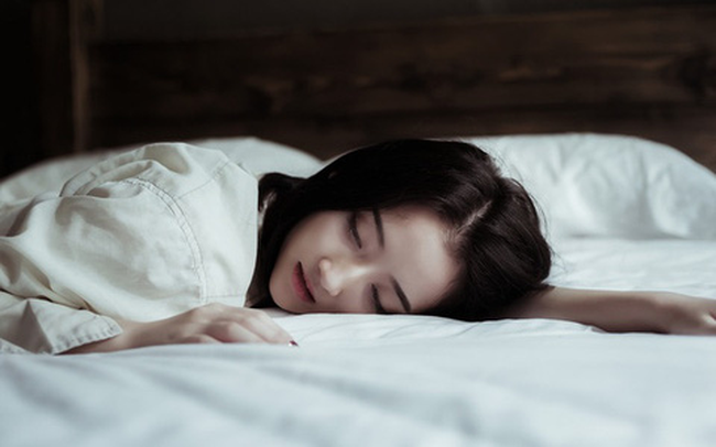 Đêm nào ngủ cũng thấy đủ 3 dấu hiệu này nghĩa là chất lượng giấc ngủ của bạn chưa tốt, tuổi thọ và sức khỏe chưa được đảm bảo - Ảnh 2