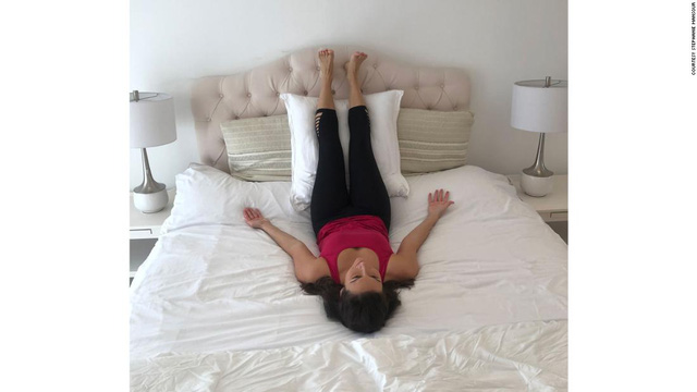 Tác dụng thần kỳ của 5 phút Yoga trước khi đi ngủ: Đơn giản, tiết kiệm chi phí nhưng cực kỳ hiệu quả với người ngồi cả ngày - Ảnh 8