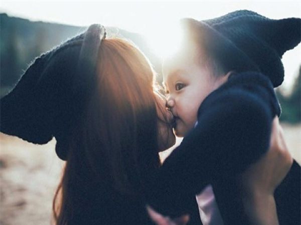 Phụ nữ làm mẹ đơn thân: Một lựa chọn dũng cảm nhất - Ảnh 1