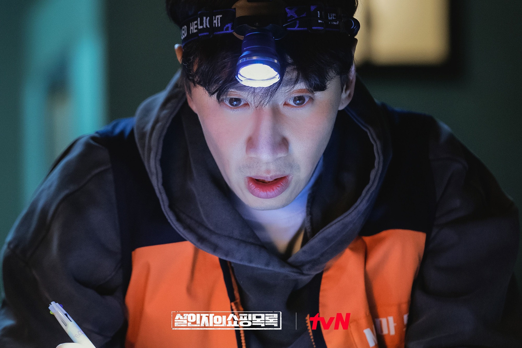 Lee Kwang Soo hóa thân vào vai nhân viên thu ngân với tài năng phi thường trong phim mới “The Killer’s Shopping List” - Ảnh 3