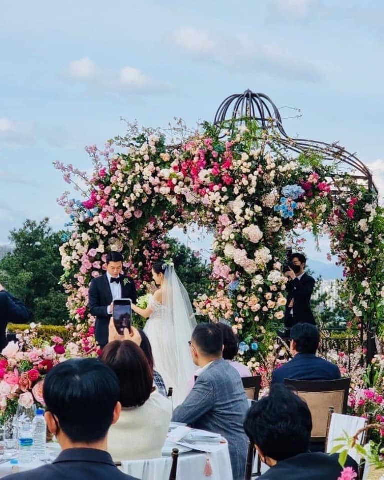 Tổng chi phí khủng mà Hyun Bin và Son Ye Jin đã chi ra cho 'đám cưới thế kỷ': Tiền mua hoa còn cao hơn cả phí thuê địa điểm? - Ảnh 2