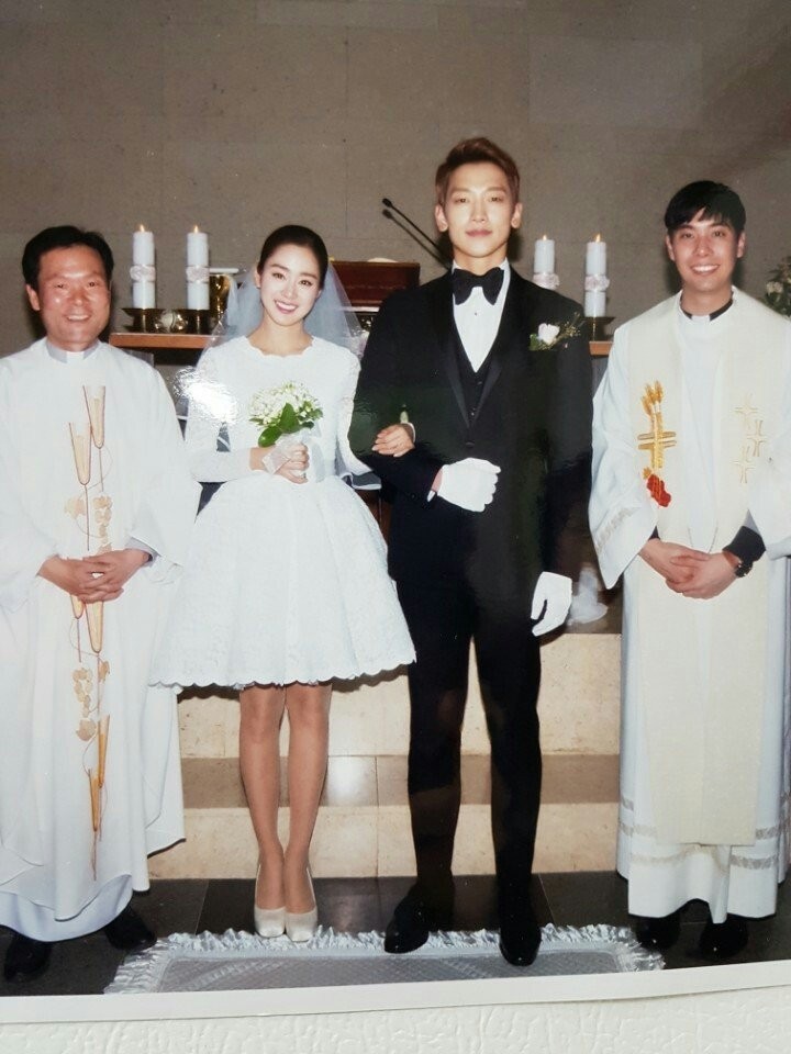 So kè váy cưới tứ đại mỹ nhân Hàn: Song Hye Kyo thất thế dù chơi lớn, Son Ye Jin đẹp không điểm trừ - Ảnh 10