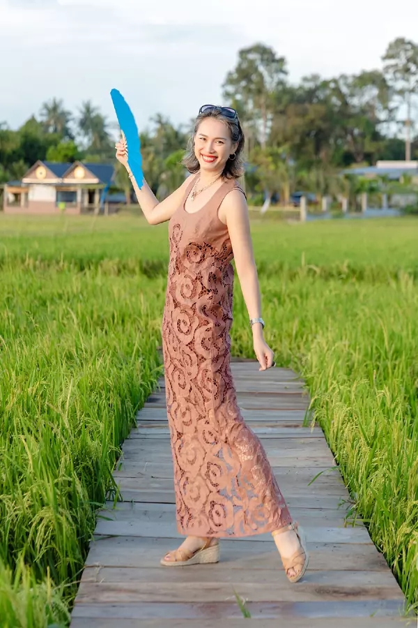 Hoa hậu Việt Nam sở hữu vẻ đẹp 'lệch chuẩn': Cuộc sống làm nông dân bình yên trên đất Mỹ, U50 tái xuất showbiz với tóc bạc đầy đầu vẫn đẹp quyến rũ - Ảnh 2