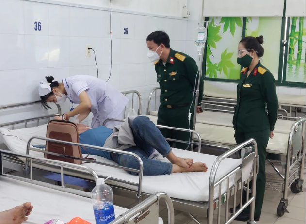 Xót xa con gái chứng kiến bố tử vong trong vụ xe khách lao xuống vực ở Đà Nẵng: 'Giờ bố đã đi thật rồi, bố ơi!' - Ảnh 3