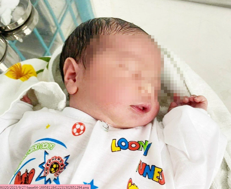 Xót xa bé trai sơ sinh còn nguyên dây rốn bị bỏ rơi trong đêm mưa ở Ninh Bình - Ảnh 2