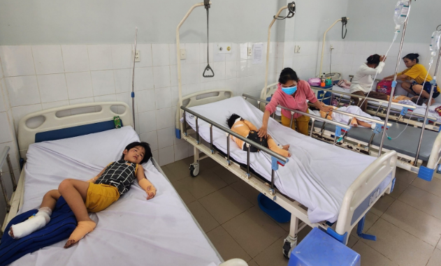 Cháy nhà ở Tây Ninh: Bố mẹ vắng nhà, 4 cháu bé bị bỏng phải nhập viện - Ảnh 2