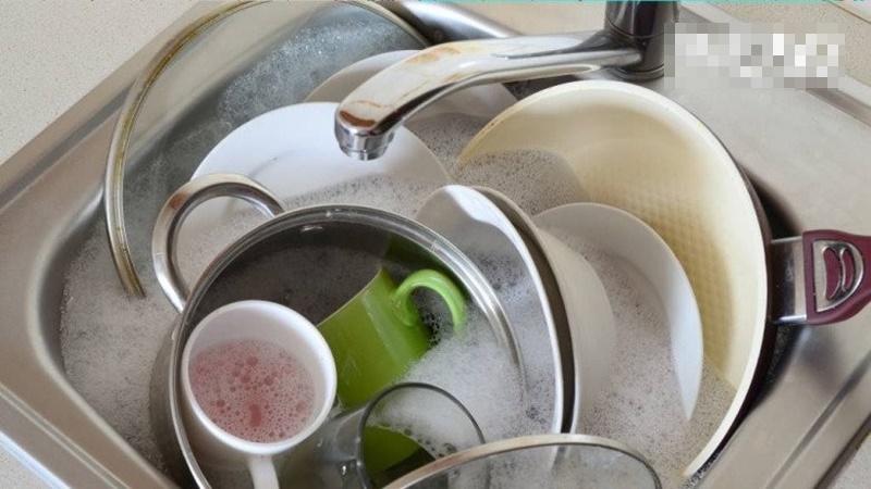 Thói quen rửa bát này khiến vi khuẩn tăng vọt 480.000 lần, nhiều gia đình mắc phải nhưng vẫn làm đều đặn - Ảnh 2