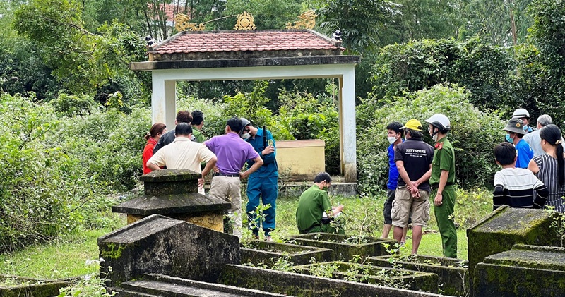 Quảng Nam: Bàng hoàng phát hiện bộ xương trong nghĩa địa, nghi ngờ người mất tích từ 2 tháng trước - Ảnh 1