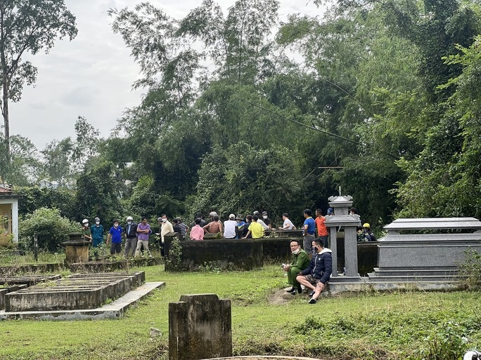 Quảng Nam: Bàng hoàng phát hiện bộ xương trong nghĩa địa, nghi ngờ người mất tích từ 2 tháng trước - Ảnh 2