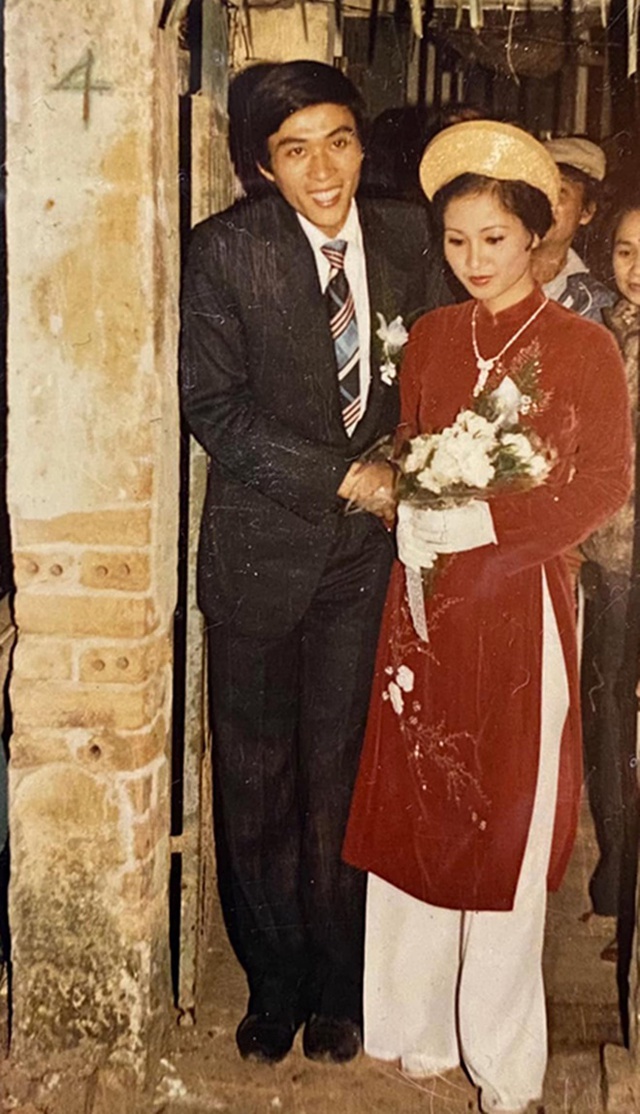 NSND Lan Hương hạnh phúc kỷ niệm ngày cưới trên du thuyền, hôn nhân 35 năm bền chặt đáng ngưỡng mộ - Ảnh 1