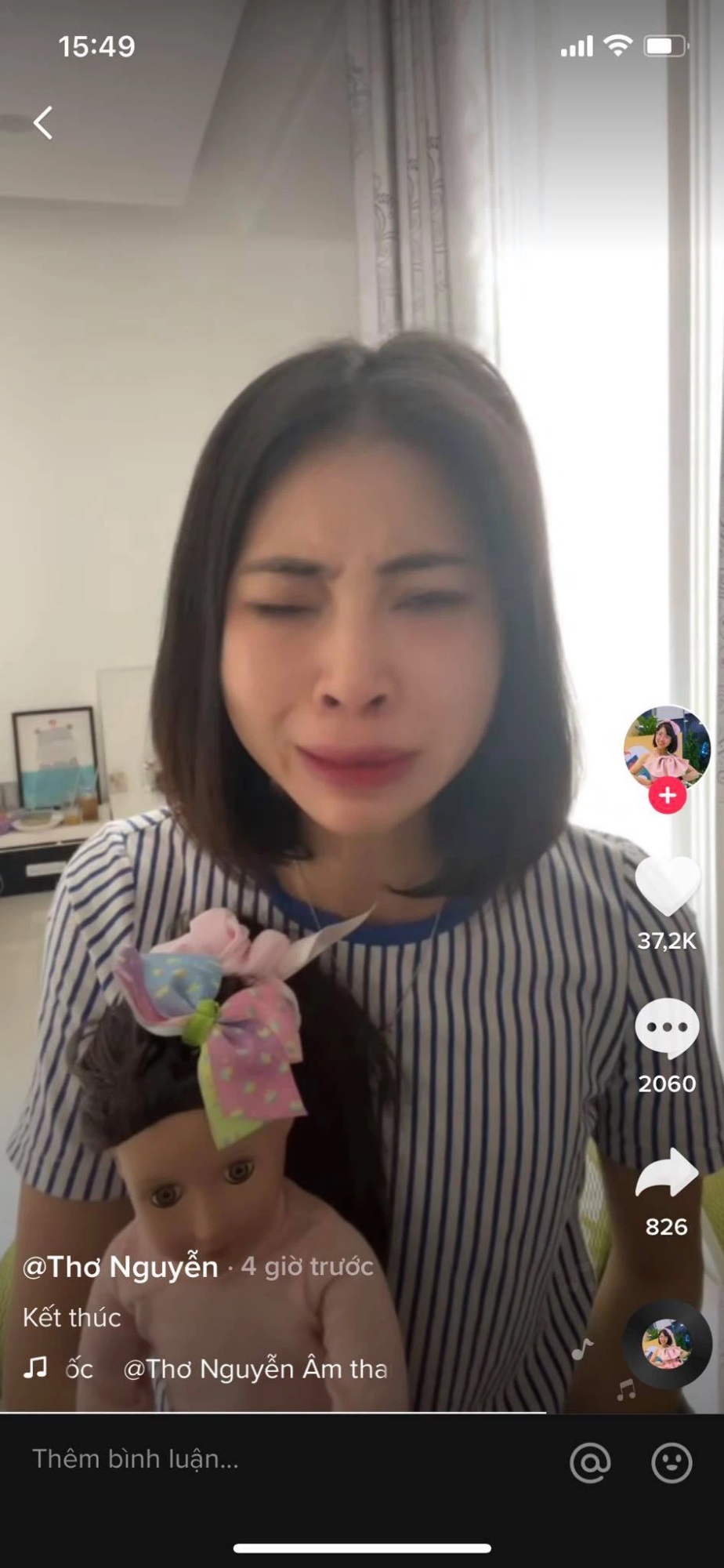 Youtuber Thơ Nguyễn khóc nức nở muốn giải nghệ, chia sẻ sau bao năm làm vlog đã có đủ tài chính lẫn bằng cấp để làm công việc khác - Ảnh 1